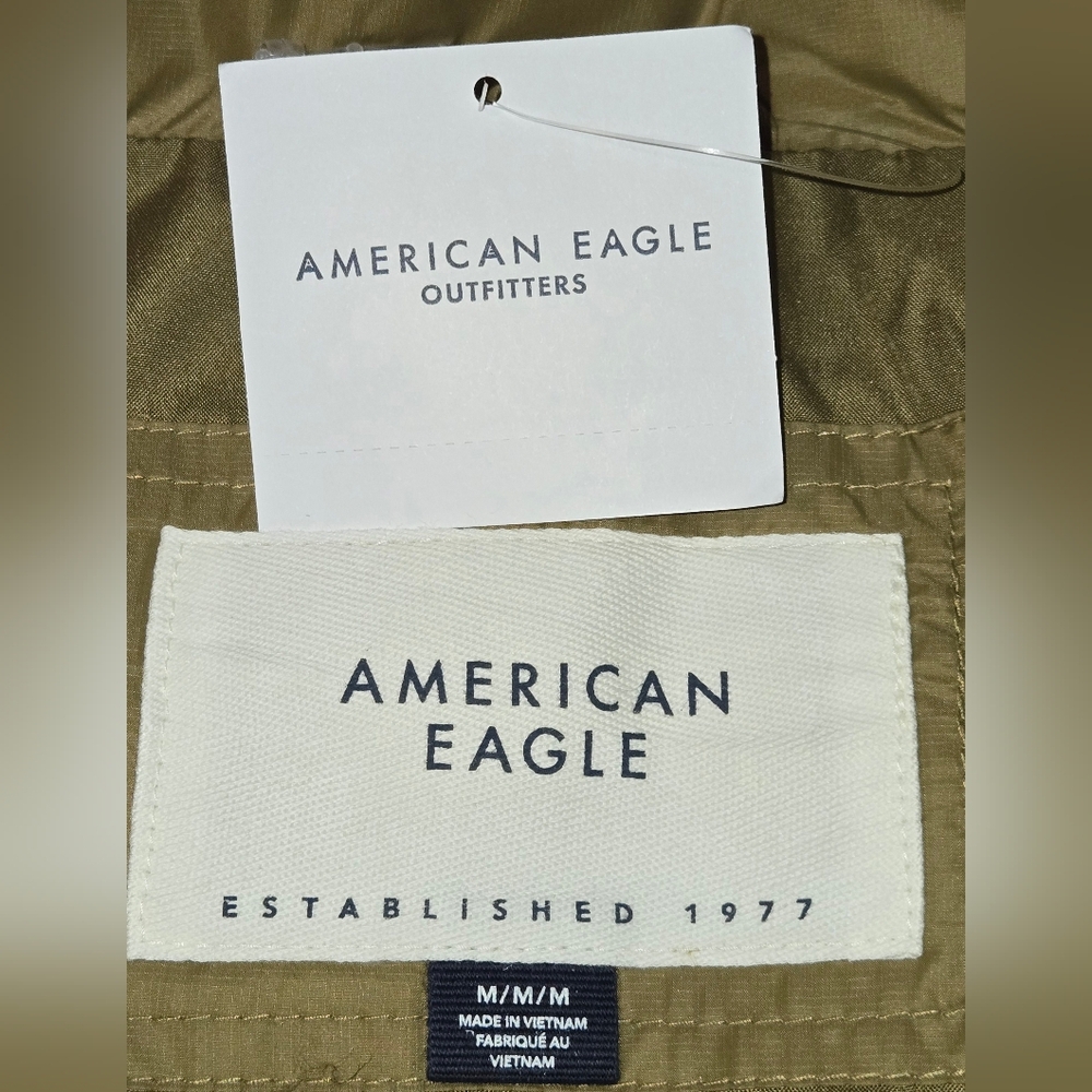 NWT American Eagle Women's Stylish Gold Puffer Jacket - Picture 5 of 10